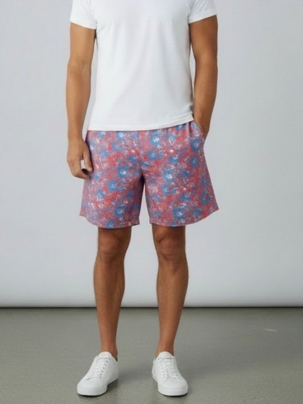 Chubbies Red Blue Floral Golf Shorts. Size Medium.
